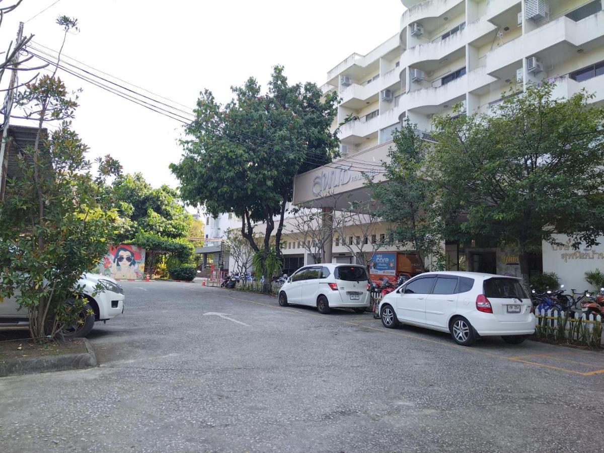 Supanich Condo Opposite The Train Station Chiangmai Чиангмай Экстерьер фото